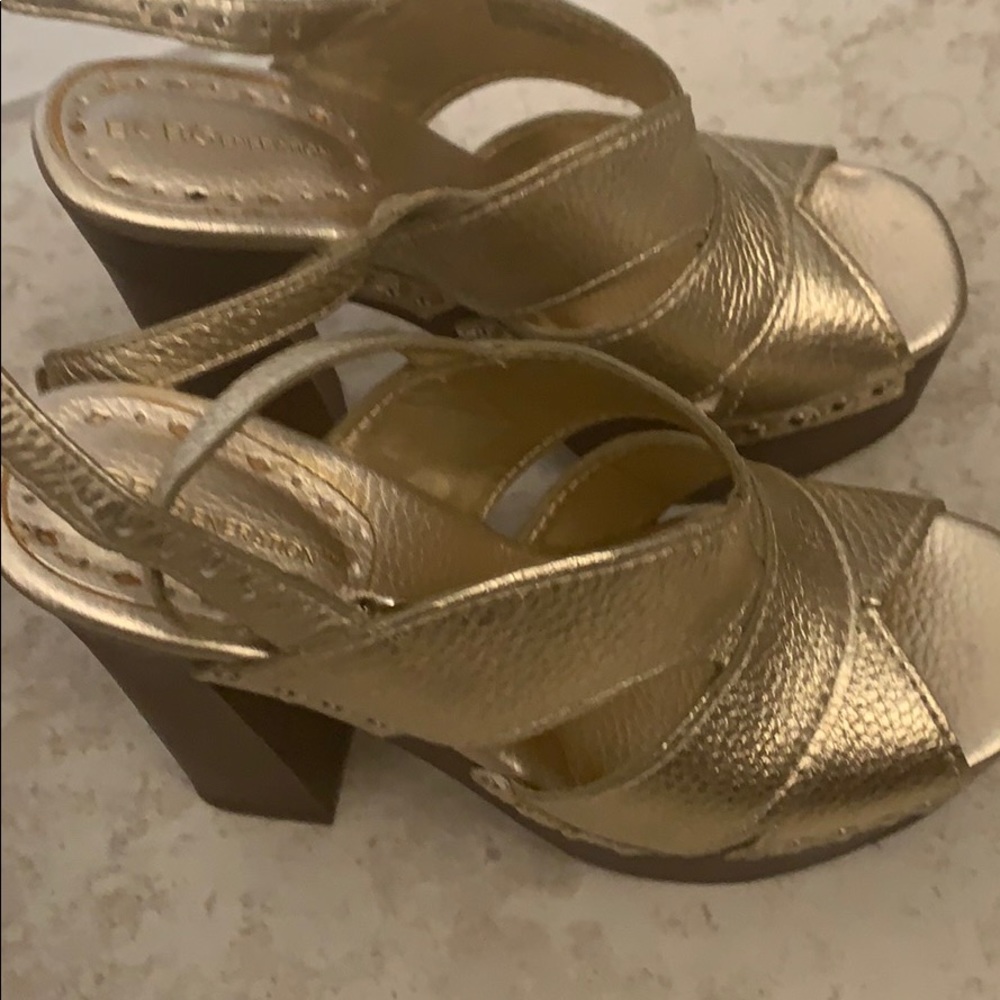 Sandals - Picture 2 of 3
